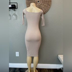 Half sleeve pin down dress